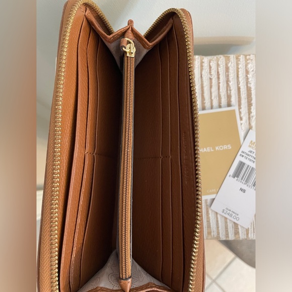 Michael Kors Classic Camel Wallet - Picture 2 of 3